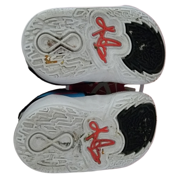 Kids multi-colored Kyrie Infinity SE sneakers size 5 - Picture 5 of 6